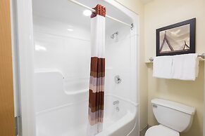Red Roof Inn PLUS+ Boston - Logan