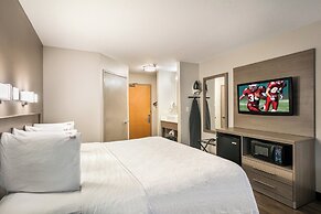 Red Roof Inn PLUS+ Boston - Logan