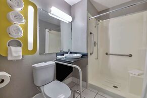 Motel 6 Oshkosh, WI