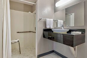 Motel 6 Oshkosh, WI