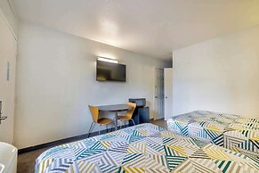 Motel 6 Oshkosh, WI