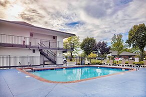 Motel 6 Oshkosh, WI