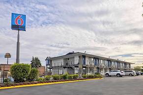 Motel 6 Oshkosh, WI