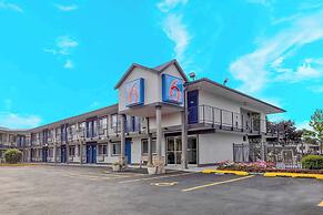 Motel 6 Oshkosh, WI