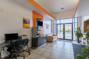 Motel 6 Baraboo, WI - Lake Delton