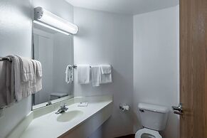 Motel 6 Baraboo, WI - Lake Delton