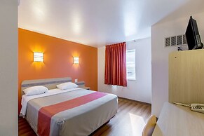 Motel 6 Baraboo, WI - Lake Delton