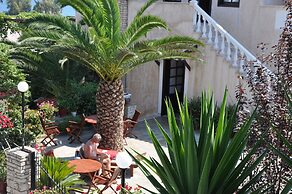 Ino Hotel & Suites