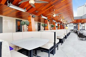 Sandman Signature Vancouver Airport Hotel & Resort