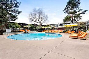 Sandman Signature Vancouver Airport Hotel & Resort