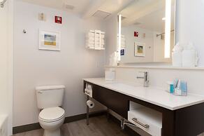 Hampton Inn & Suites Arlington Crystal City DCA