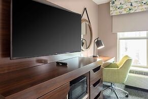 Hampton Inn & Suites Arlington Crystal City DCA