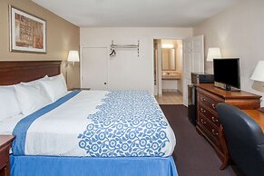 Days Inn by Wyndham Fort Wayne