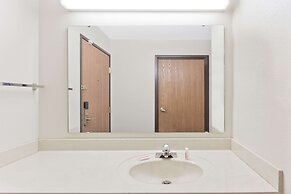 Super 8 by Wyndham Cloverdale IN