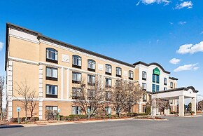 Wingate by Wyndham Chicago Schaumburg