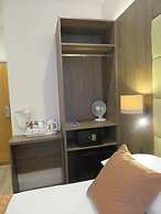 Glendale Hyde Park Hotel