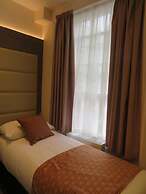 Glendale Hyde Park Hotel