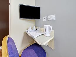 OYO Bostons Manor Hotel, Hanwell London