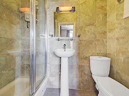 OYO Bostons Manor Hotel, Hanwell London