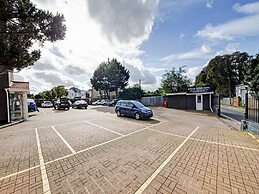 OYO Bostons Manor Hotel, Hanwell London