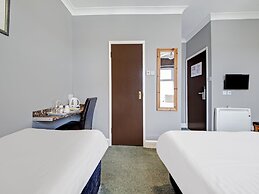 OYO Bostons Manor Hotel, Hanwell London