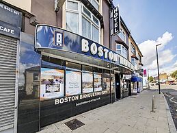 OYO Bostons Manor Hotel, Hanwell London