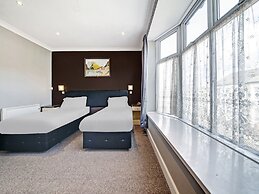 OYO Bostons Manor Hotel, Hanwell London