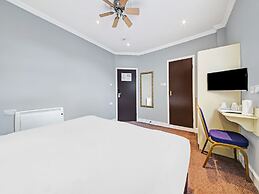 OYO Bostons Manor Hotel, Hanwell London