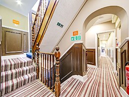 OYO Bostons Manor Hotel, Hanwell London