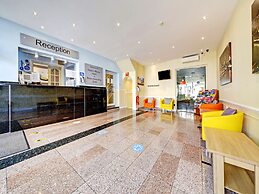 OYO Bostons Manor Hotel, Hanwell London