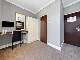 OYO Bostons Manor Hotel, Hanwell London