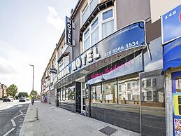 OYO Bostons Manor Hotel, Hanwell London
