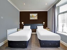 OYO Bostons Manor Hotel, Hanwell London