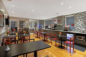 Best Western Plus Hospitality House