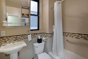 Best Western Plus Hospitality House