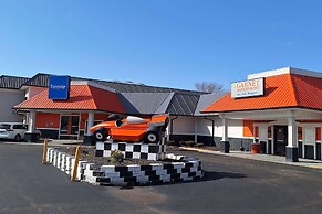 Travelodge by Wyndham Indianapolis Speedway