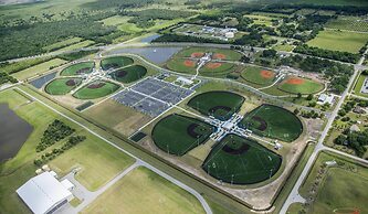 Comfort Inn & Suites Orlando North