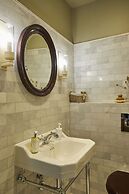 Georgian House Hotel