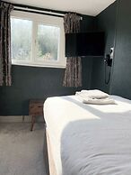 Nomi Rooms and Restaurant