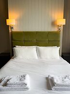 Nomi Rooms and Restaurant