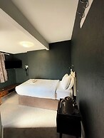 Nomi Rooms and Restaurant