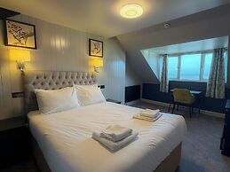 Nomi Rooms and Restaurant