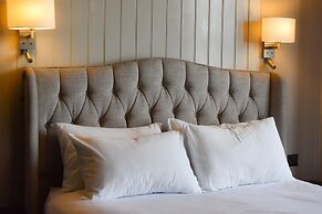 Nomi Rooms and Restaurant
