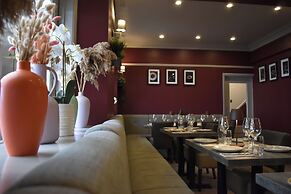 Nomi Rooms and Restaurant