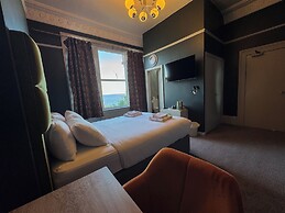 Nomi Rooms and Restaurant