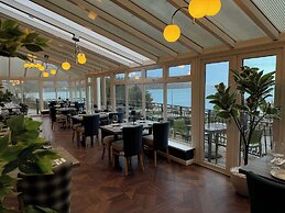 Nomi Rooms and Restaurant