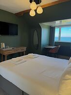 Nomi Rooms and Restaurant