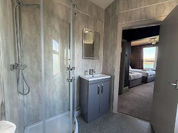 Nomi Rooms and Restaurant