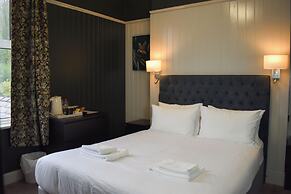 Nomi Rooms and Restaurant