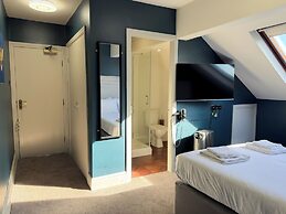 Nomi Rooms and Restaurant